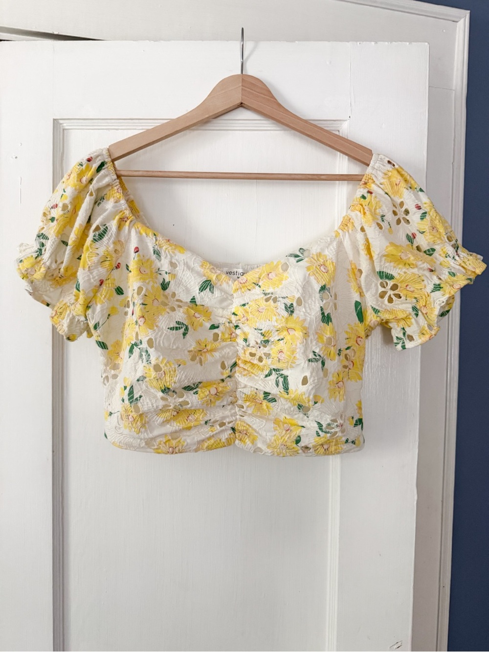 Yellow Floral Cotton Eyelet Cropped Blouse in size Medium